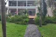  A vendre grande villa style colonial de 4 chambres à cocher avec piscine et beau jardin arboré à Balaclava.