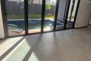 A vendre grande villa contemporaine de 223 m2 avec 4 chambres à coucher et piscine privée à Pereybère.