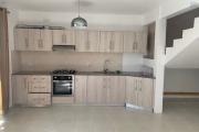 Flic en Flac à louer duplex non meublé 3 chambres avec piscine situé dans un quartier calme.