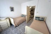  Flic en Flac à vendre Triplex 4 chambres avec piscine commune située dans une résidence sécurisée proche des commerces et de la plage au calme.