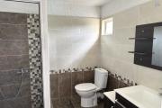  Flic en Flac à vendre Triplex 4 chambres avec piscine commune située dans une résidence sécurisée proche des commerces et de la plage au calme.