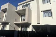Flic en Flac à louer récent appartement 2 chambres avec piscine commune situé dans un quartier résidentiel et calme.