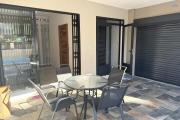 Flic en Flac à louer récent appartement 2 chambres avec piscine commune situé dans un quartier résidentiel et calme.