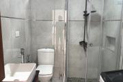 Flic en Flac à louer récent appartement 2 chambres avec piscine commune situé dans un quartier résidentiel et calme.