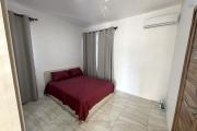 Flic en Flac à louer récent appartement 3 chambres avec piscine commune situé aux deuxième étages dans un quartier résidentiel et calme.