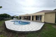  Tamarin à louer grande villa 3 chambres, 1 bureau, une piscine et un garage située dans un domaine sécurisé au calme.