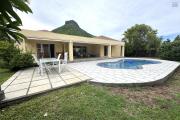  Tamarin à louer grande villa 3 chambres, 1 bureau, une piscine et un garage située dans un domaine sécurisé au calme.