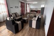 Découvrez cet appartement neuf situé en rez-de-chaussée d'une villa sécurisée, idéalement placé à proximité de Calodyne et de la plage.