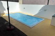 Flic en Flac à louer récente villa duplex 4 chambres avec piscine située dans un quartier résidentiel et calme.