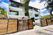 Flic En Flac à louer récent triplex quatre chambres avec piscine privée proche plage au calme.