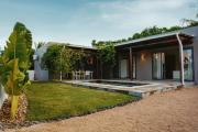 SUPERBE VILLA RÉCENTE DE PLAIN-PIED AVEC PISCINE & JARDIN PAYSAGER - SAINT ANTOINE (GOODLANDS)