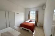    Flic en Flac – À louer villa 7 chambres avec piscine, idéalement située à seulement 200 mètres de la plage.