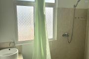    Flic en Flac – À louer villa 7 chambres avec piscine, idéalement située à seulement 200 mètres de la plage.