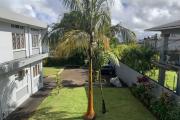 Curepipe à louer agréable appartement deux chambres dans une petite copropriété au calme proche des commerces et du centre.