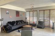  À louer – Flic en Flac Agréable villa 3 chambres avec piscine, située dans un quartier résidentiel calme.