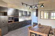 À louer – Flic en Flac Magnifique et récent appartement 3 chambres situé en rez-de-chaussée, avec piscine commune et parking sécurisé.