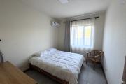 À louer – Flic en Flac Magnifique et récent appartement 3 chambres situé en rez-de-chaussée, avec piscine commune et parking sécurisé.
