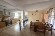 Flic en Flac – À louer grande villa de 5 chambres avec piscine, idéalement située à seulement 5 minutes à pied de la plage et des commerces.