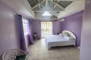 Flic en Flac – À louer grande villa de 5 chambres avec piscine, idéalement située à seulement 5 minutes à pied de la plage et des commerces.