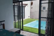 Découvrez cette superbe villa neuve et moderne, disponible à la location long terme (1 an minimum) à Calodyne, un emplacement privilégié à proximité de toutes les commodités et à seulement 2 minutes de la plage de la Butte à l'Herbe !