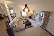 À louer, superbe villa de 4 chambres avec piscine privée et garage, nichée dans l’un des morcellements les plus prestigieux et recherchés de la région.