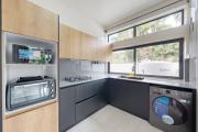 À VENDRE à Pereybere – Ensemble Immobilier de 2 Maisons Divisées en 4 Appartements  Quartier résidentiel calme, à quelques pas de la plage