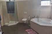 À VENDRE – VILLA AVEC EXCELLENTE RENTABILITÉ LOCATIVE – GRAND GAUBE  Grand Gaube, à quelques minutes de Calodyne et moins de 10 min de Grand Baie Villa neuve très bien entretenue. Aucun frais a prévoir. Emplacement de choix.