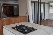 Villa contemporaine neuve à Pereybere – 6 chambres – Piscine centrale – Prestations premium