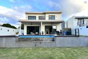 Flic en Flac Ile Maurice à vendre magnifique villa contemporaine récente avec piscine et vue nature