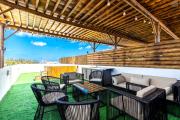À vendre appartement 3 chambres au dernier étage avec jacuzzi et vue dégagée Flic en Flac ile Maurice vue imprenable • ascenseur • à quelques pas de la plage