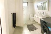 À vendre appartement 3 chambres au dernier étage avec jacuzzi et vue dégagée Flic en Flac ile Maurice vue imprenable • ascenseur • à quelques pas de la plage