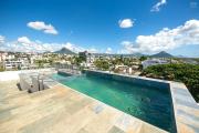 Flic-en-Flac Ile Maurice Magnifique appartement récent de 2 chambres avec grande terrasse, piscine, à deux pas de la plage