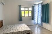 Flic en Flac à louer agréable et récent appartement 2 chambres situé aux deuxième et dernier étages sans ascenseur au calme à 200 m de la plage