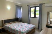Flic En Flac île Maurice à louer récente villa cinq chambres avec piscine et garage située dans un morcellement sécurisé au calme.