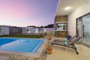 À VENDRE – Élégante villa contemporaine à Grand Baie, île Maurice. Marche local uniquement