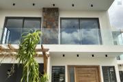 Villa Contemporaine 2026 de 270 m² sur 9.5 Perches | Rooftop Vue Montagne & Piscine Privée | Proche Balaclava & 7 km École du Nord
