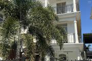 A vendre à MONT CHOISY 300m DE LA PLAGE. VILLA 4 CHAMBRES + ROOFTOP RÉSERVÉ MARCHÉ LOCAL - OCCASION INVESTISSEUR RARE