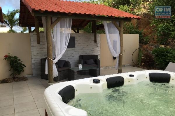 Accessible aux étrangers et aux mauriciens: A vendre belle villa de luxe status RES proche mer et commerces à Pointe aux Piments.