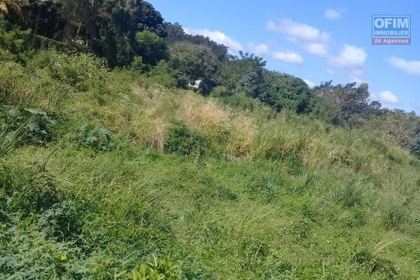 A vendre terrain résidentiel de 357 m2 à Bain Boeuf proche du lagon à Bain Boeuf.
