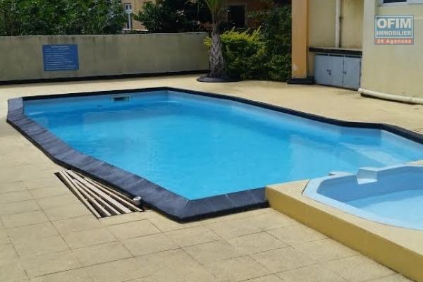 Flic en Flac grand appartement 3 chambres tout près de la plage, des commerces avec piscine et parking