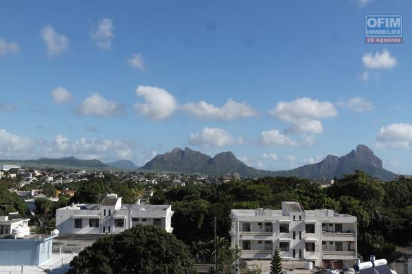 A louer en plein centre ville appartement de standing 2 chambres dans une résidence sécurisée Quatres Bornes île Maurice.