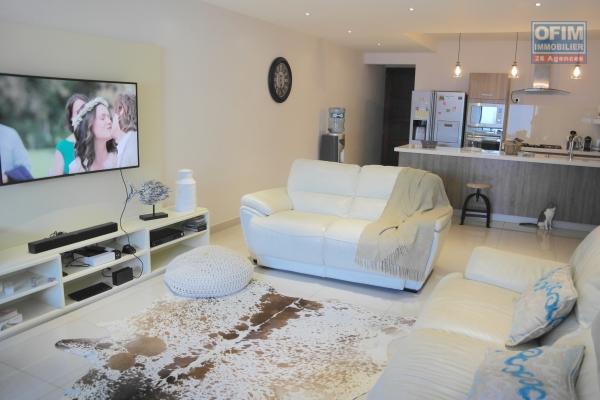 Rivière Noire vente appartement accessible aux étrangers situé dans une résidence sécurisée avec piscine.