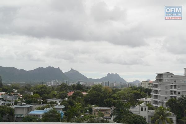 Au cœur de Quatre Bornes vente penthouse 3 chambres de 350M2 avec une vue à 380°