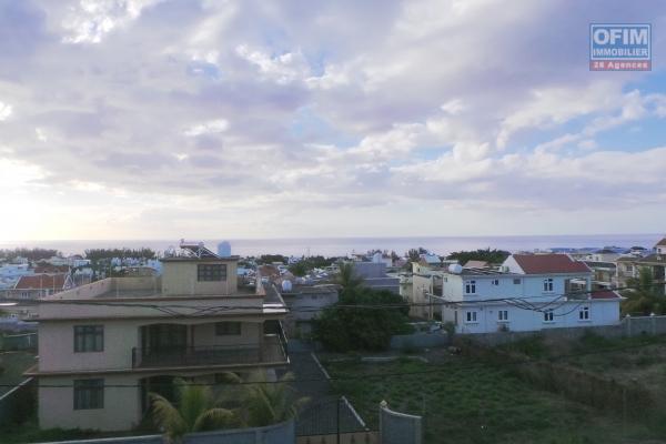 Flic en Flac location villa neuve duplex 3 chambres avec vue 360° sur le mer et les montagnes.