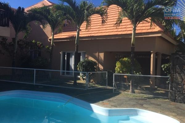 A louer confortable villa F5 avec piscine et jardin arboré à Pointe aux Canonniers.