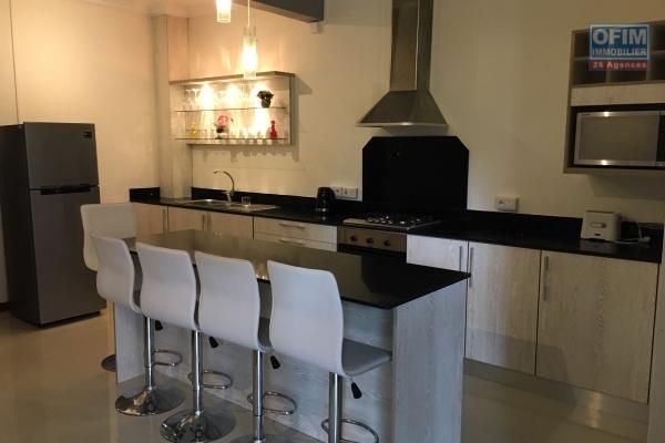 A louer ravissant appartement T3 tout équipé à 100 mètres de la plage et des commerces à Pereybère.