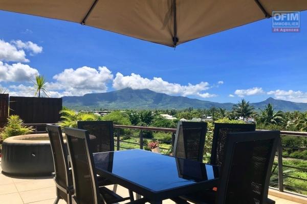 Rivière Noire magnifique penthouse accessibles aux étrangers à 2 pas du lagon au clame avec une vue dégagée.
