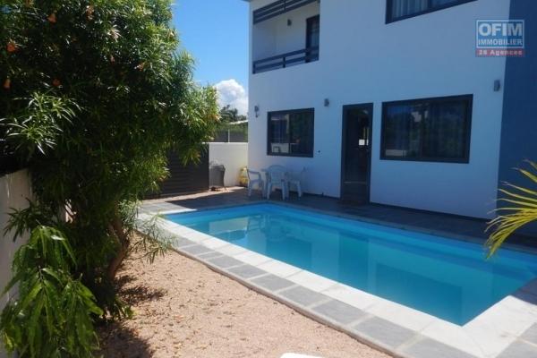 Tamarin, belles villas de 4 chambres, 213m² sur un terrain de 409m² dans un complexe sécurise avec piscine et cour en individuel