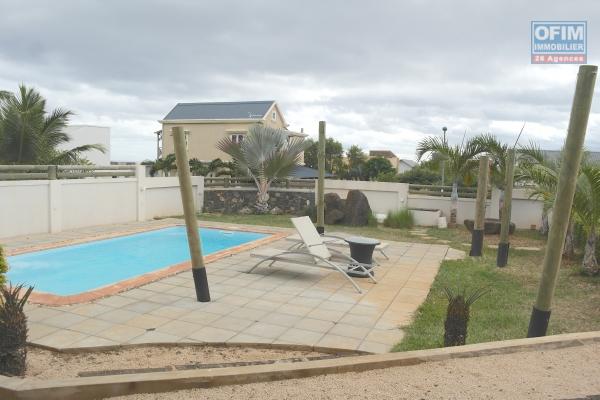 Albion à louer récente et agréable villa 4 chambres avec piscine située dans un quartier résidentiel et calme.