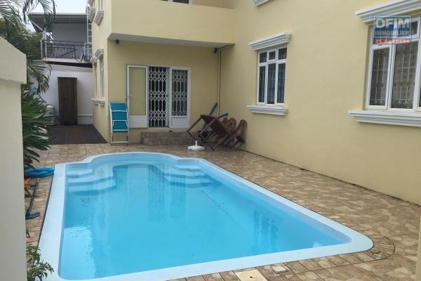A louer T3 duplex avec piscine commune à 70 M de la plage de Trou aux Biches.